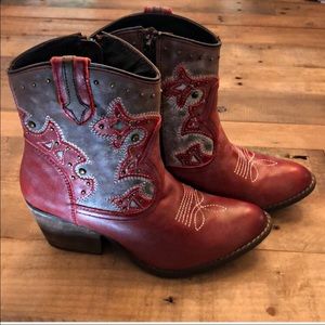 Lyard booties red with bronze studs NWT stagecoach